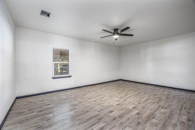 1108 18th Street N, Nederland, TX 77627