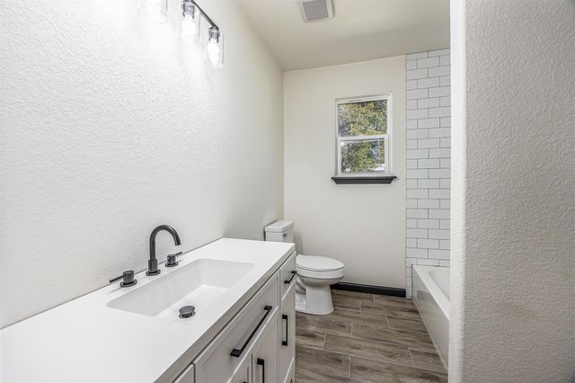 1108 18th Street N, Nederland, TX 77627