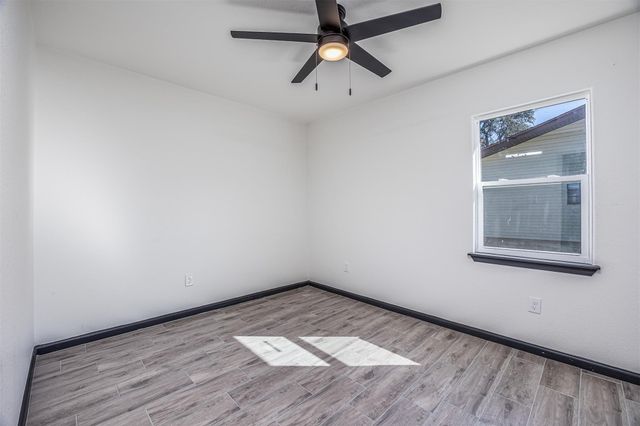 1108 18th Street N, Nederland, TX 77627