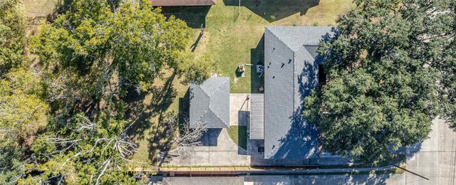 1108 18th Street N, Nederland, TX 77627