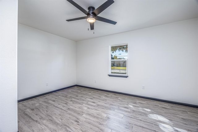 1108 18th Street N, Nederland, TX 77627