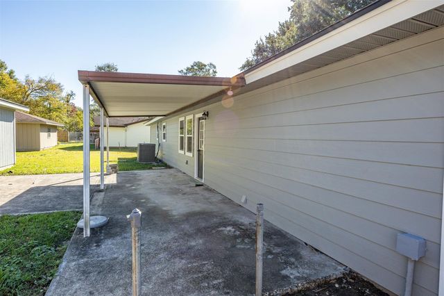 1108 18th Street N, Nederland, TX 77627