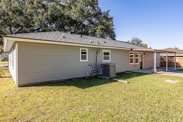 1108 18th Street N, Nederland, TX 77627