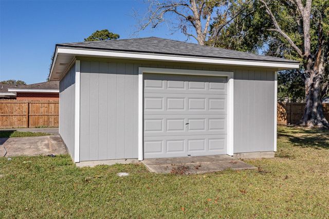 1108 18th Street N, Nederland, TX 77627