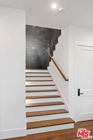 8025 Stewart Avenue, Los Angeles, CA 90045