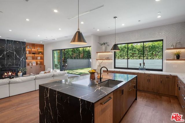 8025 Stewart Avenue, Los Angeles, CA 90045