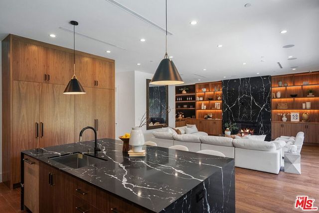 8025 Stewart Avenue, Los Angeles, CA 90045