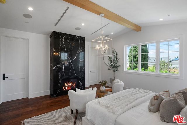 8025 Stewart Avenue, Los Angeles, CA 90045