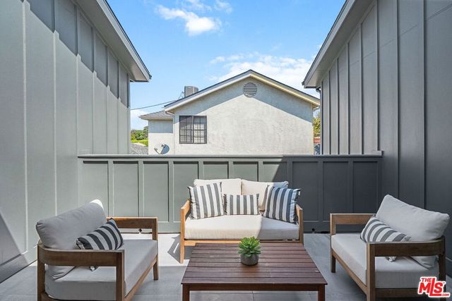 8025 Stewart Avenue, Los Angeles, CA 90045