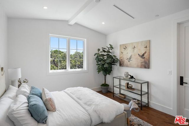 8025 Stewart Avenue, Los Angeles, CA 90045