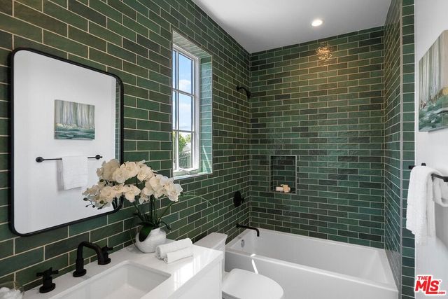 8025 Stewart Avenue, Los Angeles, CA 90045