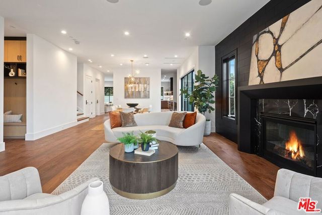 8025 Stewart Avenue, Los Angeles, CA 90045