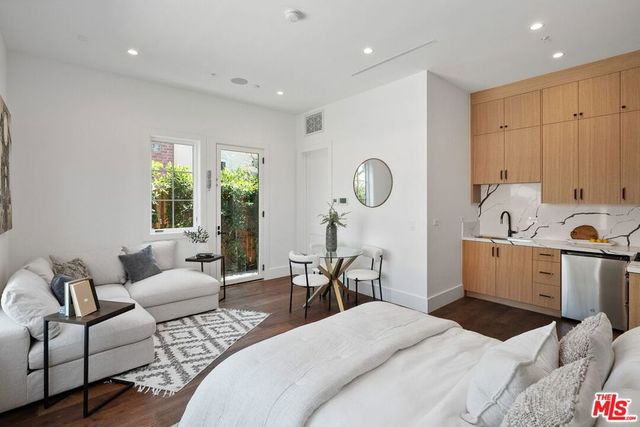 8025 Stewart Avenue, Los Angeles, CA 90045