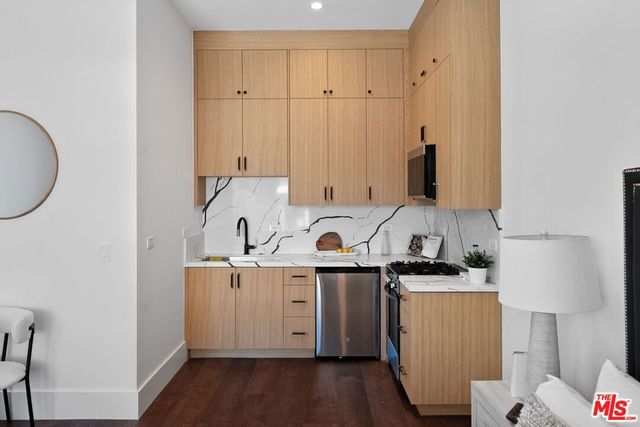 8025 Stewart Avenue, Los Angeles, CA 90045