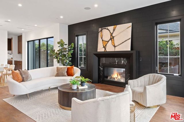 8025 Stewart Avenue, Los Angeles, CA 90045