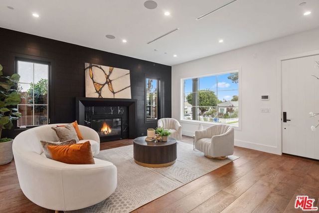 8025 Stewart Avenue, Los Angeles, CA 90045