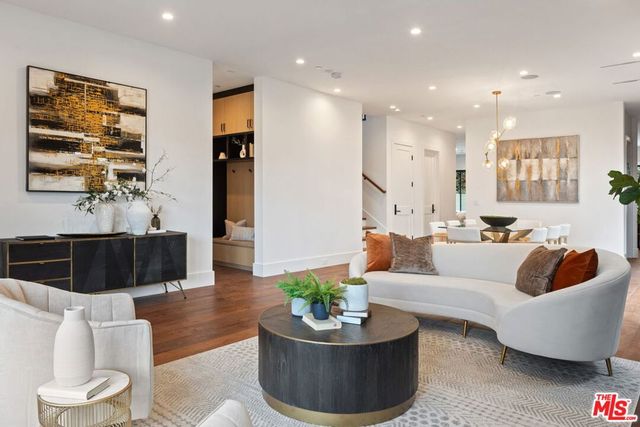 8025 Stewart Avenue, Los Angeles, CA 90045