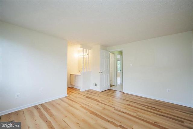 2025 N GLEBE RD, Arlington, VA 22207