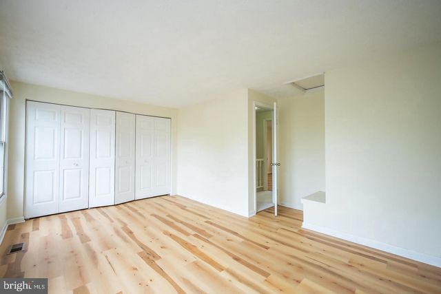 2025 N GLEBE RD, Arlington, VA 22207