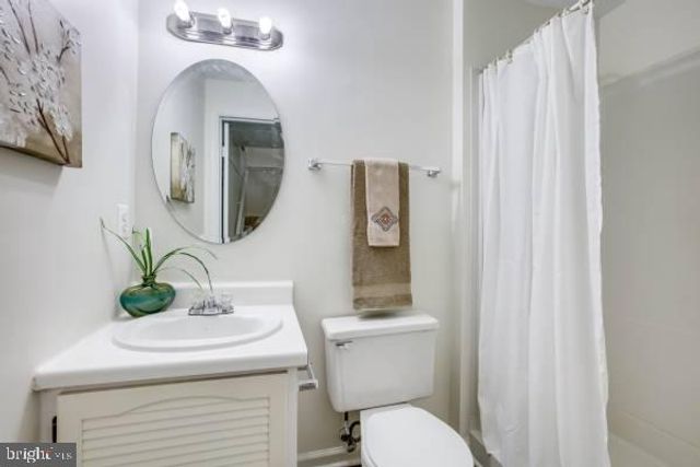 2025 N GLEBE RD, Arlington, VA 22207