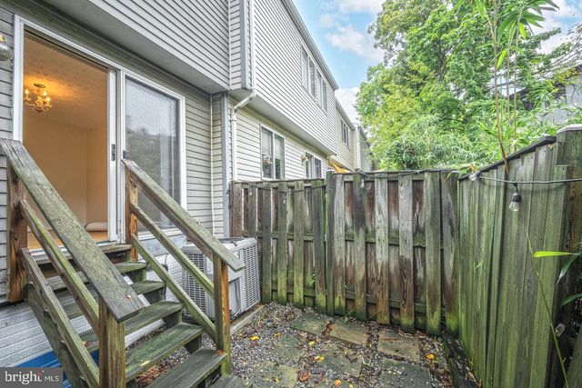 2025 N GLEBE RD, Arlington, VA 22207