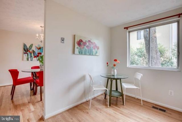 2025 N GLEBE RD, Arlington, VA 22207