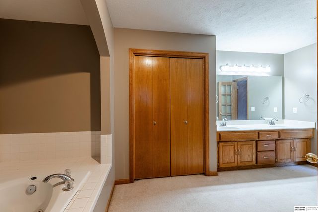 6157 S 178th Street, Omaha, NE 68135