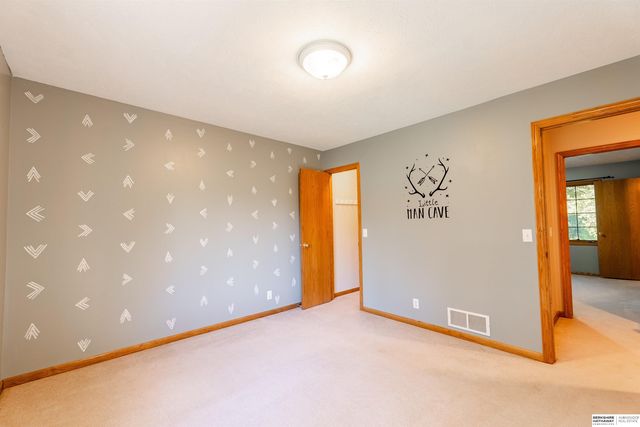 6157 S 178th Street, Omaha, NE 68135