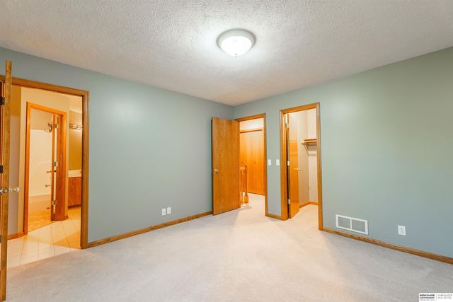 6157 S 178th Street, Omaha, NE 68135