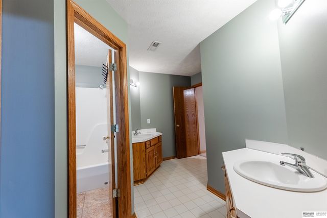 6157 S 178th Street, Omaha, NE 68135