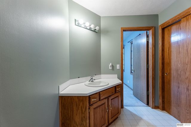 6157 S 178th Street, Omaha, NE 68135