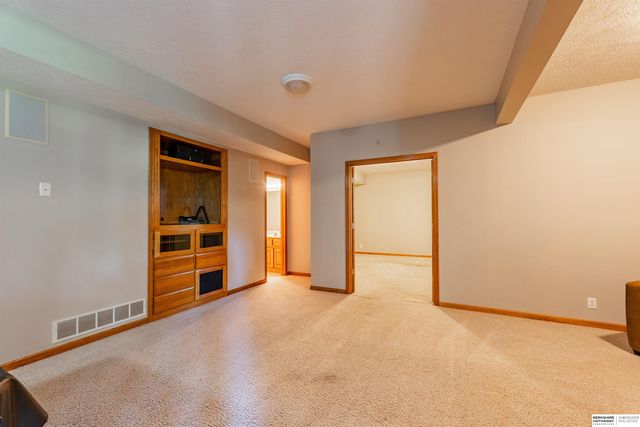 6157 S 178th Street, Omaha, NE 68135