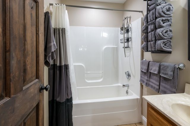 165 Kangaroo Ridge Rd, Byrdstown, TN 38549