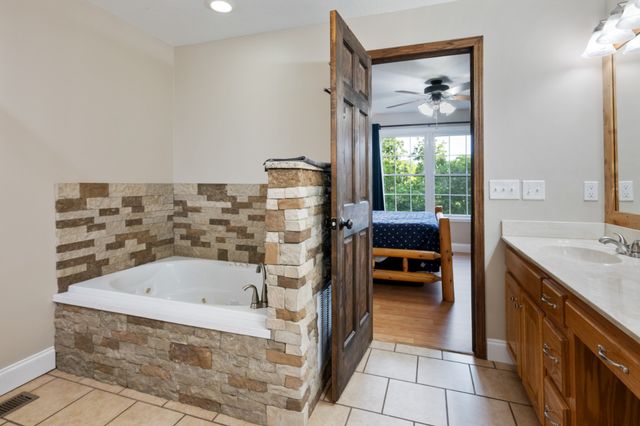 165 Kangaroo Ridge Rd, Byrdstown, TN 38549