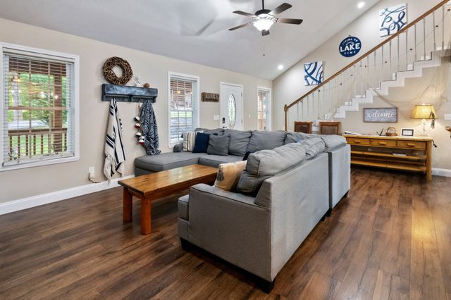 165 Kangaroo Ridge Rd, Byrdstown, TN 38549