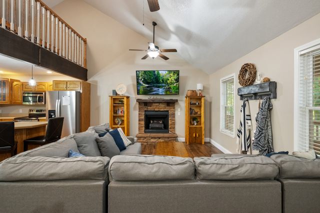 165 Kangaroo Ridge Rd, Byrdstown, TN 38549