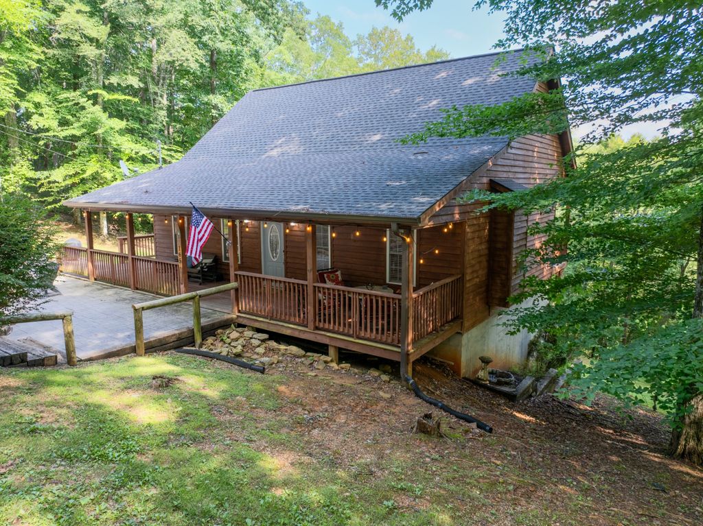 165 Kangaroo Ridge Rd, Byrdstown, TN 38549