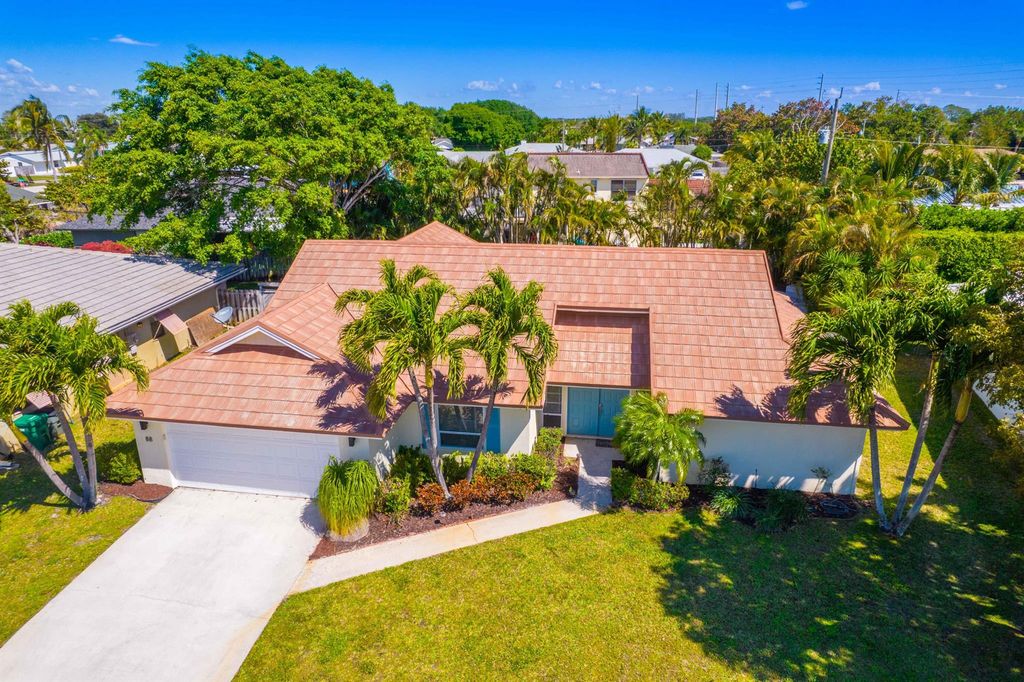 88 Pinehill Trail E, Tequesta, FL 33469