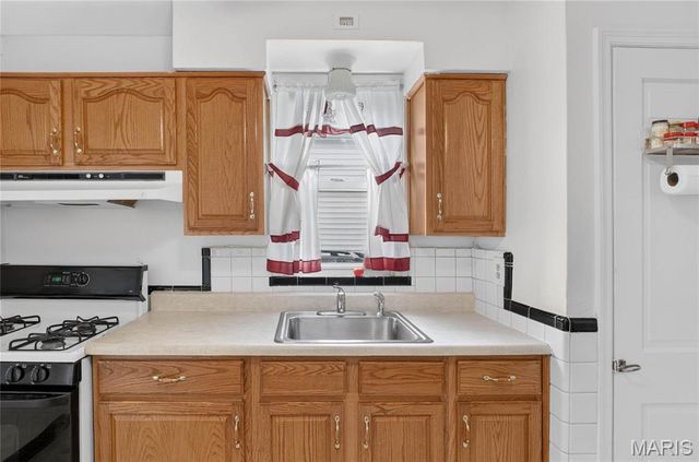 3234 Jasper Park, St Louis, MO 63139