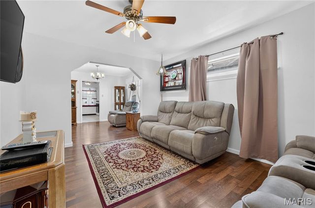 3234 Jasper Park, St Louis, MO 63139