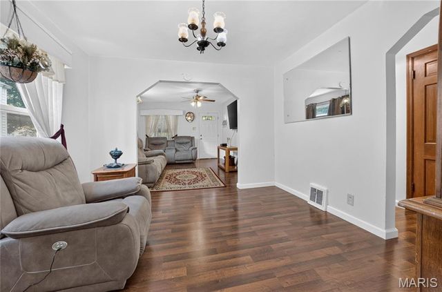 3234 Jasper Park, St Louis, MO 63139