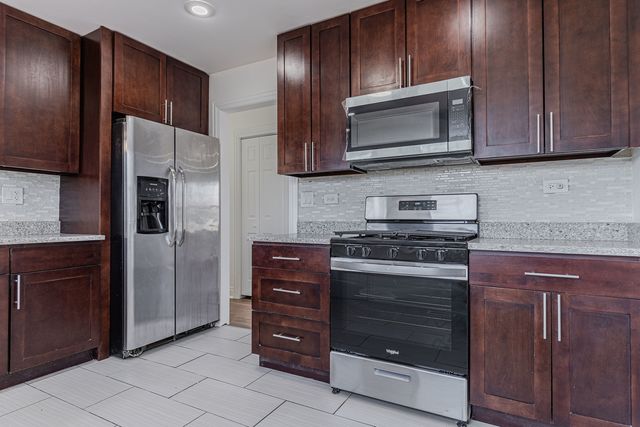 6925 Edgebrook Lane, Hanover Park, IL 60133