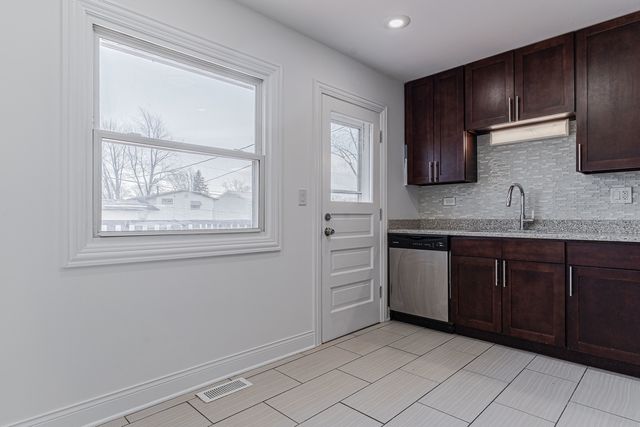 6925 Edgebrook Lane, Hanover Park, IL 60133