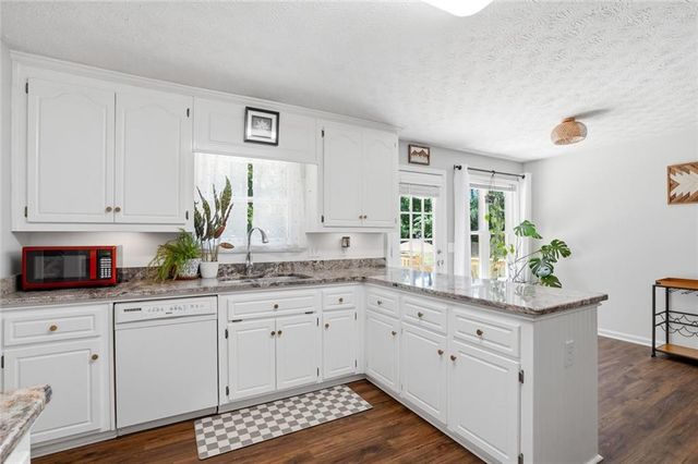 102 Hearthstone Drive, Woodstock, GA 30189
