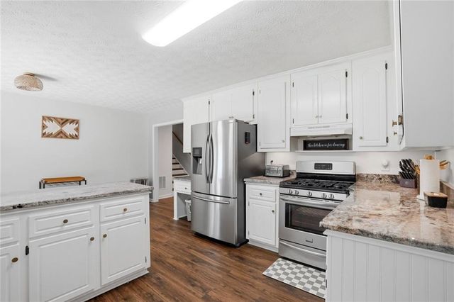 102 Hearthstone Drive, Woodstock, GA 30189