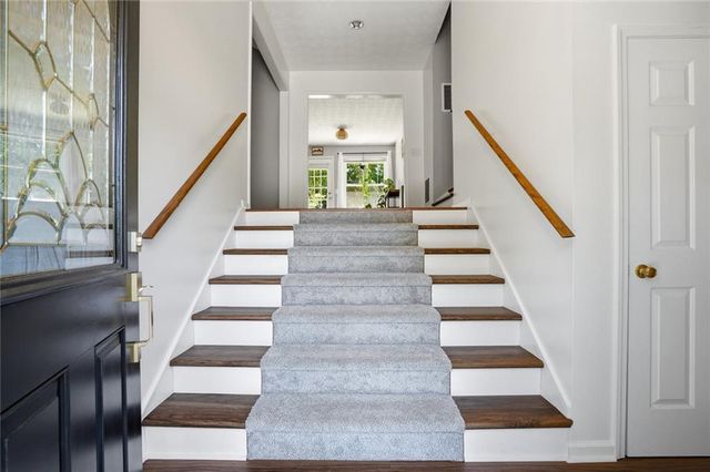 102 Hearthstone Drive, Woodstock, GA 30189