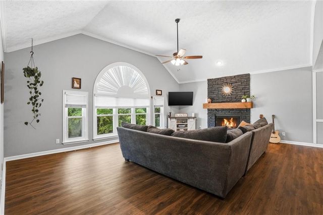 102 Hearthstone Drive, Woodstock, GA 30189