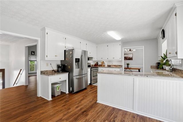 102 Hearthstone Drive, Woodstock, GA 30189