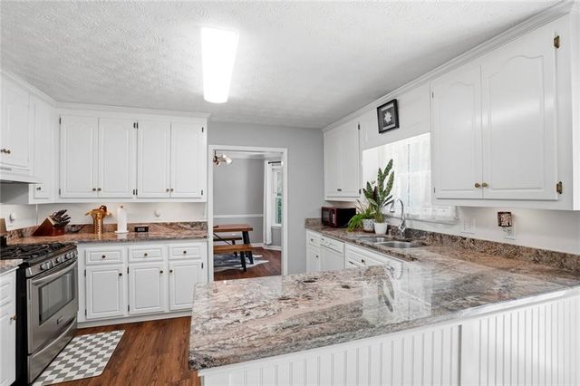 102 Hearthstone Drive, Woodstock, GA 30189