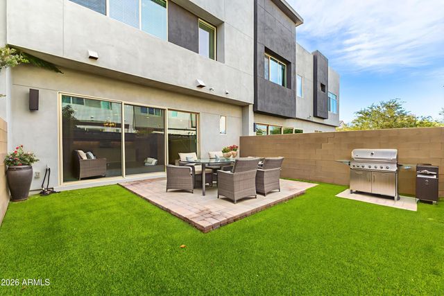 1970 W Desert Hollow Drive W, Phoenix, AZ 85085